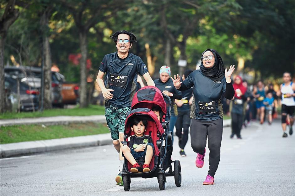 A diverse group of participants, both young and old, joined the NatGeo Run.