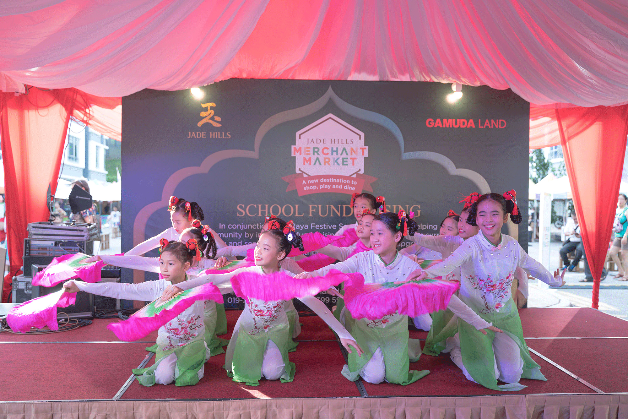 Students from surrounding schools performing at Jade Hills’ Merchant Market to raise funds for their schools. 