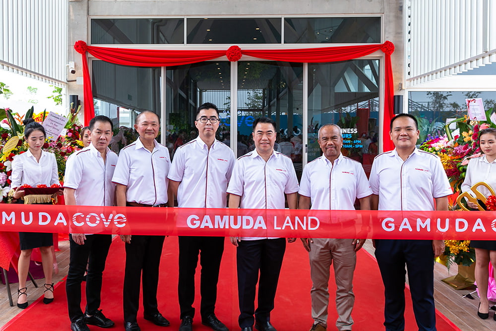 (From left) Gamuda Land Leisure and Hospitality executive director Aaron Soo Boon Choon, retail and leasing executive director Herbie Tan Kim Whatt, Aw, Ngan, executive director Datuk Abdul Sahak Safi and Gamuda Cove general manager Wong Yik Fong at the opening of the Gamuda Cove Experience Gallery.