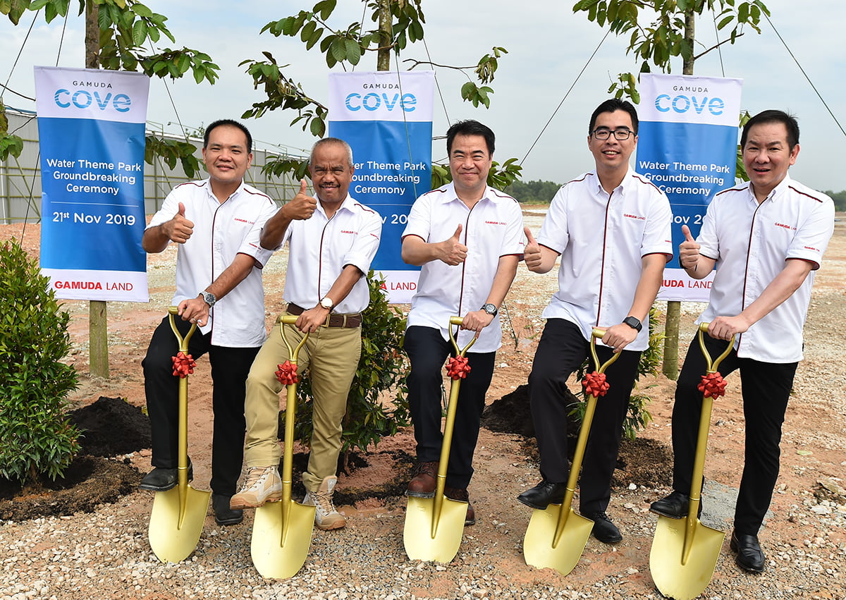 Ground breaking (tree planting) ceremony for the Water Theme Park at Gamuda Cove today. From left: General manager of Gamuda Cove Wong Yik Fong, Gamuda Land executive director Dato Abdul Sahak Safi, Gamuda Land CEO Ngan Chee Meng, Aw and Soo.