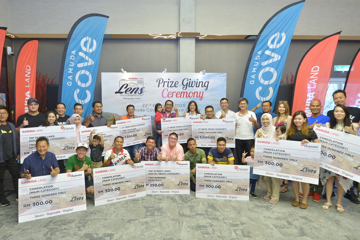 First group of winners for Gamuda Land's 'Through Your Lens' photo contest during the prize presentation ceremony. 
