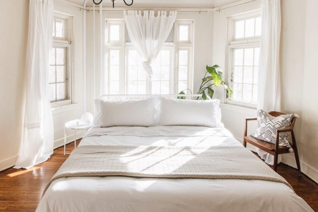 8 Best Tips To Make Yourself A Perfect Minimalist Bedroom