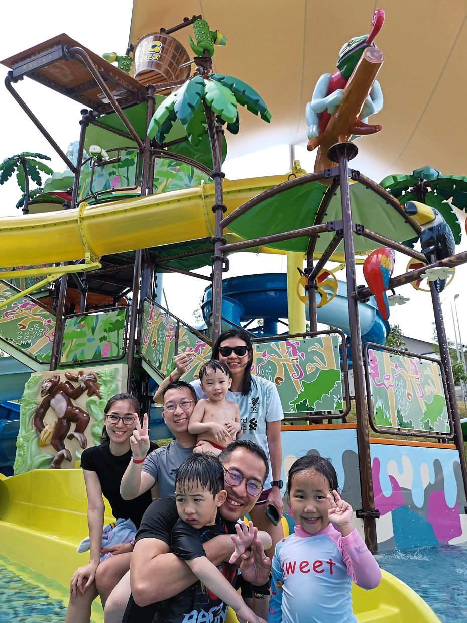 Gamuda Gardens’ Big Bucket Splash features towering slides, shallow pools, water guns, rainforest animal characters and rain buckets, among other exciting features. Great place to host kiddie parties.