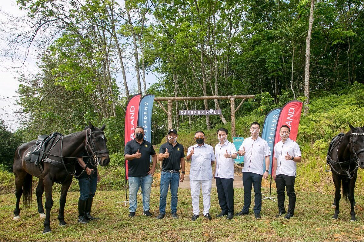 (From left): 3Q Equestrian director Datuk Quzier Ambak, Qabil, 3Q Equestrian founder Tan Sri Mahamad Fathil, Ngan, Gamula Land COO Aw Sei Cheh and Gamuda Gardens general manager Chu Wai Lune.