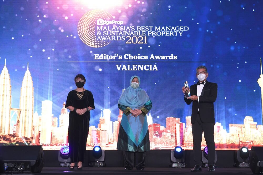 (From left): EdgeProp Malaysia editor-in-chief and managing director Au Foong Yee, Housing and Local Government Minister Zuraida Kamaruddin and Tang. (Photo by Low Yen Yeing/EdgeProp.my)