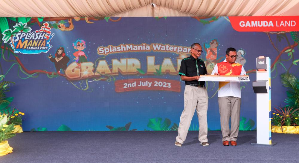 Selangor MB officiates opening of SplashMania Waterpark in Gamuda Cove